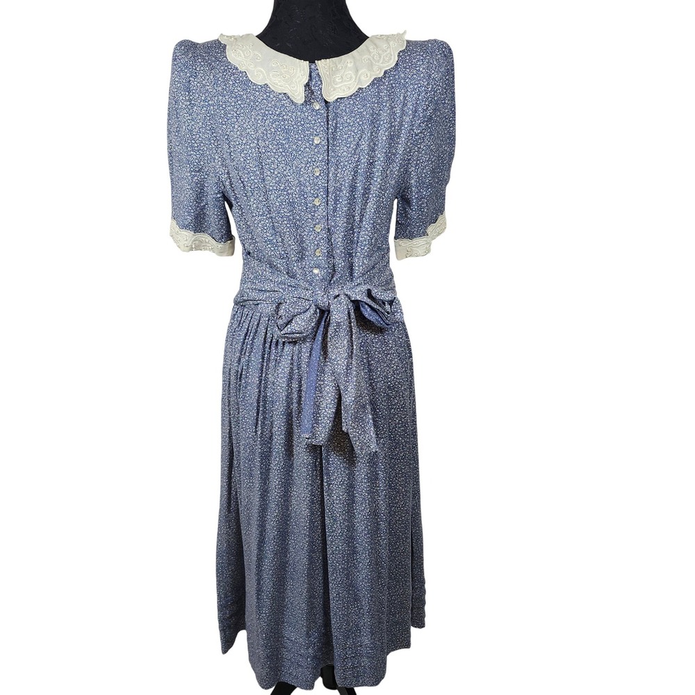 Sarah Elizabeth Blue Floral Midi Dress with Cream Lace Collar - Picture 6 of 9